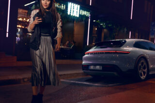 Harvest Digital Agriculture - Porsche // Taycan cross tourismo 4s